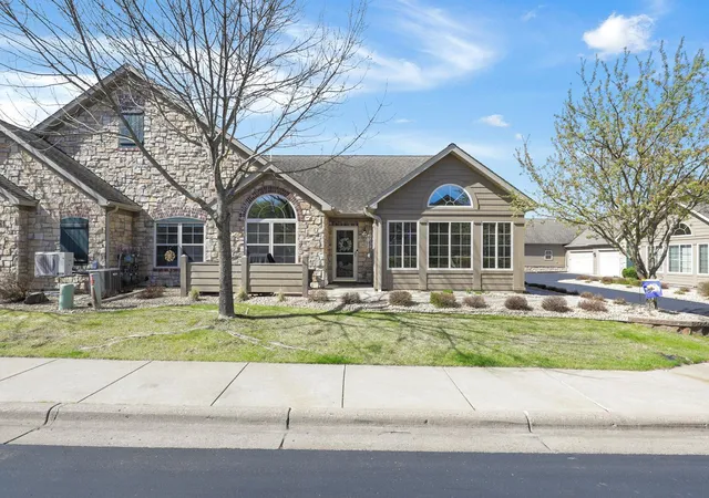 2nd image of 24027 Rivers Edge Rd, Rogers, MN 55374 | MLS# 7065748