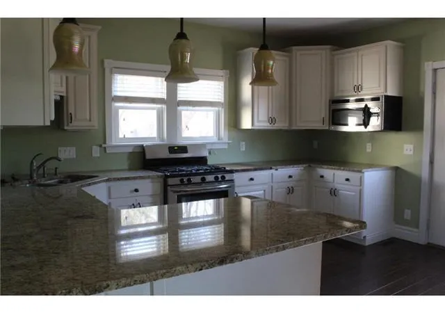 Listing Photo 4 - Condo for sale in building located at 2506 7th Ave E, Saint Paul, MN 55109