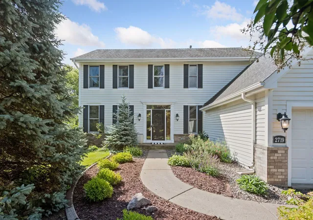 Photo 2 of Single family home for sale at 2719 Longacres Dr, Chanhassen, MN 55317 | MLS# 7065873 | Listing updated on 2026-10-02