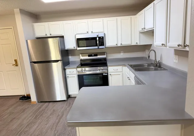 3rd image of 1321 Lake Dr W, Chanhassen, MN 55317
