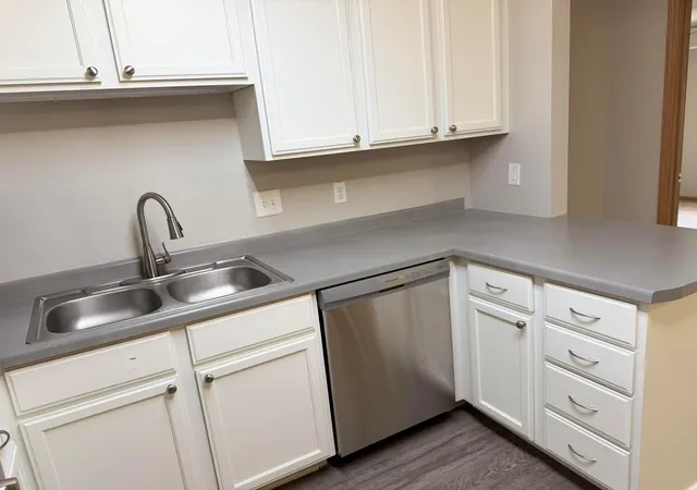 4th image of 1321 Lake Dr W, Chanhassen, MN 55317