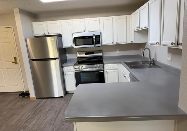 5th image of 1321 Lake Dr W, Chanhassen, MN 55317