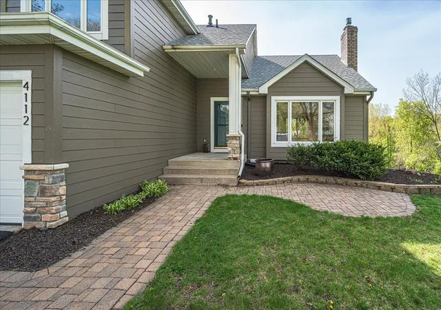 Homes for sale in Eagan, MN | 4112 Havenhill Cir, Eagan, MN 55123 | MLS# 7066123