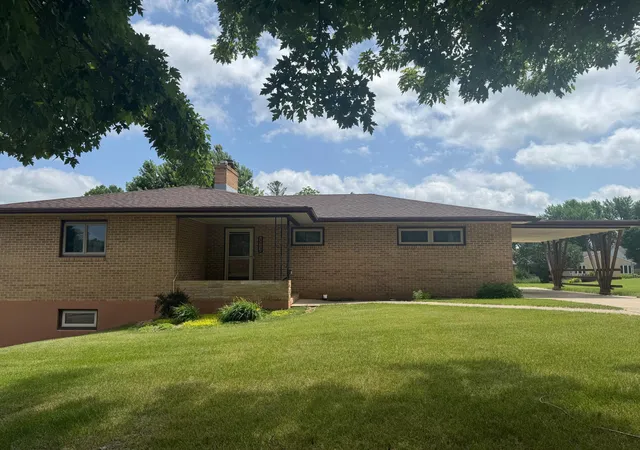 Homes for sale in Jackson, MN | 824 Brown St, Jackson, MN 56143 | MLS# 7066248