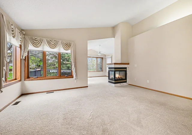 Homes for sale in Woodbury, MN | 8819 Stonebrooke Ct, Woodbury, MN 55125 | MLS# 7066259