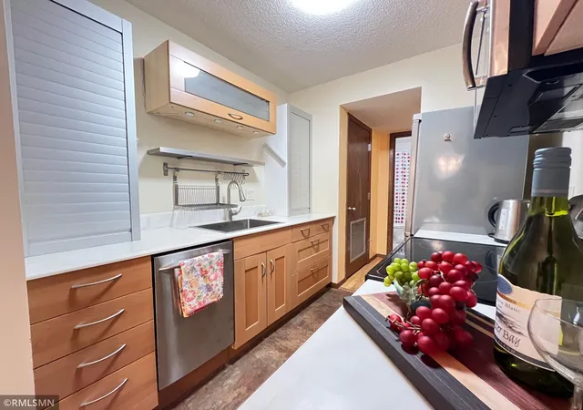Photo 3 of Condo for sale at 26 10th Street W #607, Saint Paul, MN 55102 | MLS# 7066335 | Listing updated on 2026-08-23