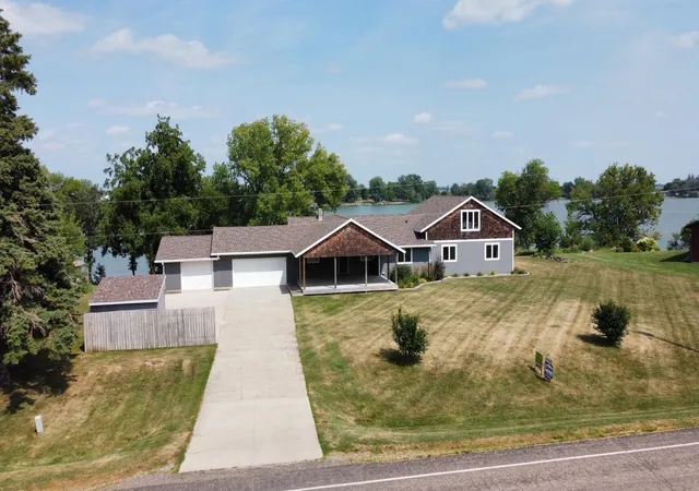 Photo 3 of Single family home for sale at 912 S Lafayette Ave, Fulda, MN 56131 | MLS# 7066445 | Listing updated on 2026-08-24