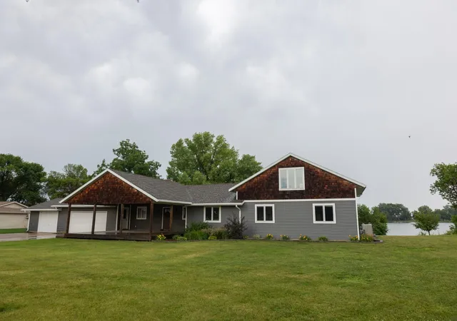 Photo 4 of Single family home for sale at 912 S Lafayette Ave, Fulda, MN 56131 | MLS# 7066445 | Listing updated on 2026-08-24
