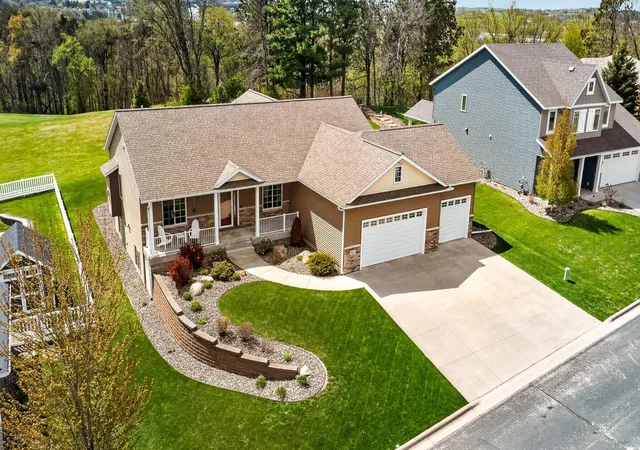 2nd image of 847 Golfview Ave, Zumbrota, MN 55992 | MLS# 7066637