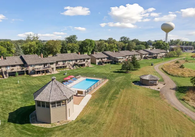Photo 4 of Single family home for sale at 972 Rolling Greens Ln NW, Hutchinson, MN 55350 | MLS# 7066765 | Listing updated on 2026-08-13