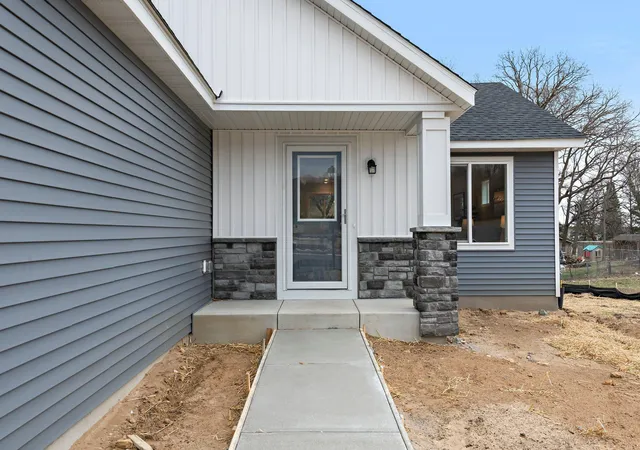 Photo 3 of Single family home for sale at 13 Kodiak Ct, North Mankato, MN 56003 | MLS# 7066790 | Listing updated on 2026-09-19