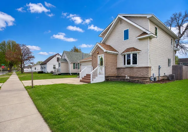Photo 4 of Single family home for sale at 810 10th Avenue SE, Austin, MN 55912 | MLS# 7066851 | Listing updated on 2026-08-11
