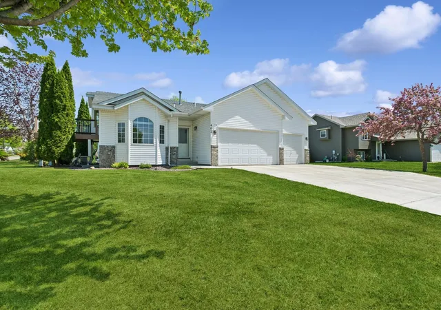 2nd image of 402 13th Ave Ne, Buffalo, MN 55313 | MLS# 7067048