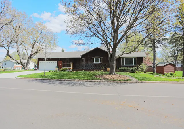 Homes for sale in River Falls, WI | 804 Valley View Dr, River Falls, WI 54022 | MLS# 7067067