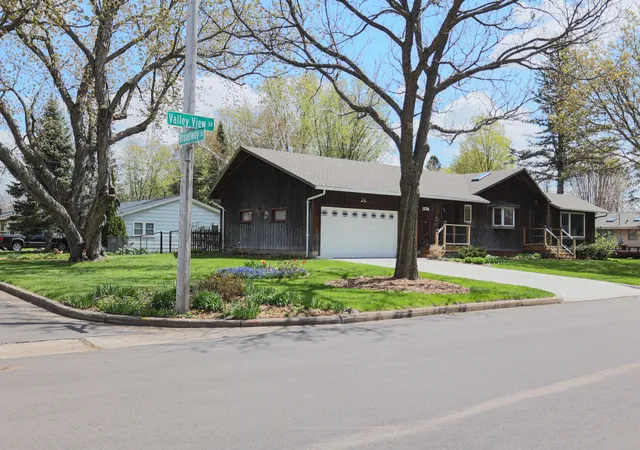 Homes for sale in River Falls, WI | 804 Valley View Dr, River Falls, WI 54022 | MLS# 7067067