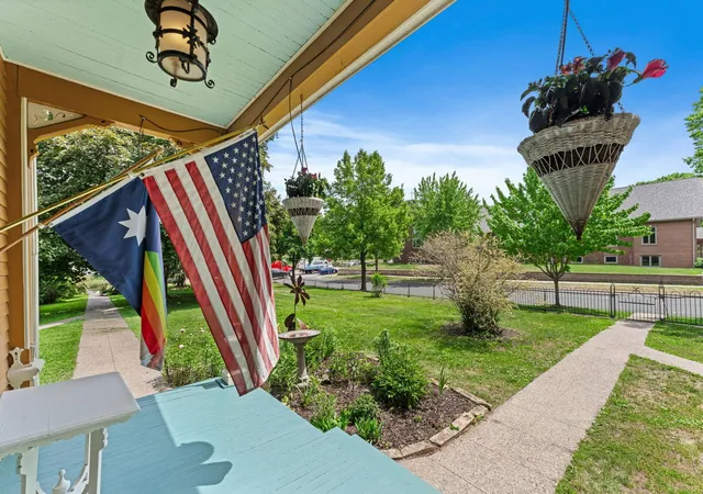 Photo 3 of Single family home for sale at 718 Vermillion St, Hastings, MN 55033 | MLS# 7067178 | Listing updated on 2026-08-28