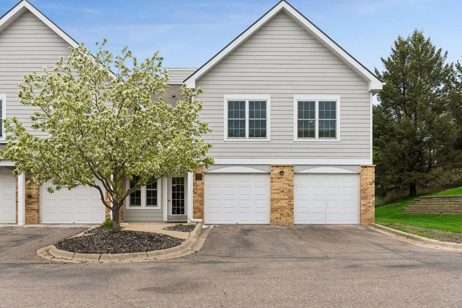 Listing Photo 1 - Condo for sale in 6000 Chasewood Pkwy located at 6000 Chasewood Pkwy, Minnetonka, MN 55343 - Unit #204