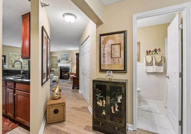 Listing Photo 4 - Condo for sale in building located at 6000 Chasewood Pkwy, Minnetonka, MN 55343 - Unit #204