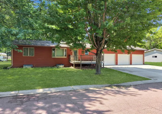 Photo 2 of Single family home for sale at 431 Spring St, Tracy, MN 56175 | MLS# 7067529 | Listing updated on 2026-09-21