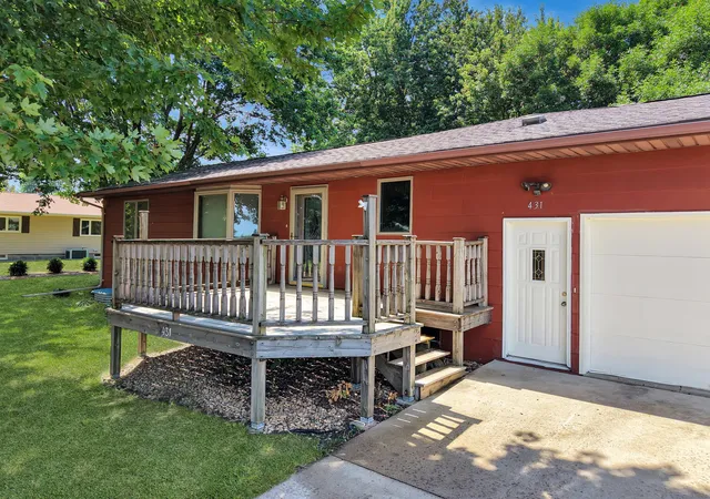 Photo 3 of Single family home for sale at 431 Spring St, Tracy, MN 56175 | MLS# 7067529 | Listing updated on 2026-09-21