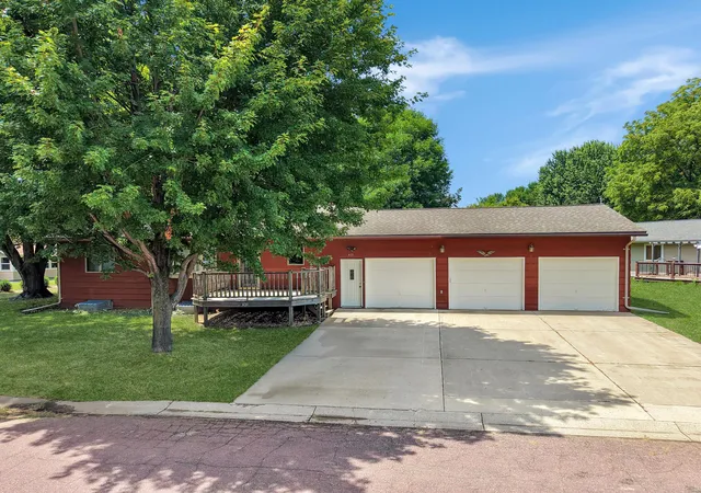 Photo 3 of Single family home for sale at 431 Spring St, Tracy, MN 56175 | MLS# 7067529 | Listing updated on 2026-09-21
