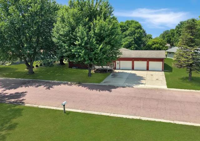 Photo 4 of Single family home for sale at 431 Spring St, Tracy, MN 56175 | MLS# 7067529 | Listing updated on 2026-09-21