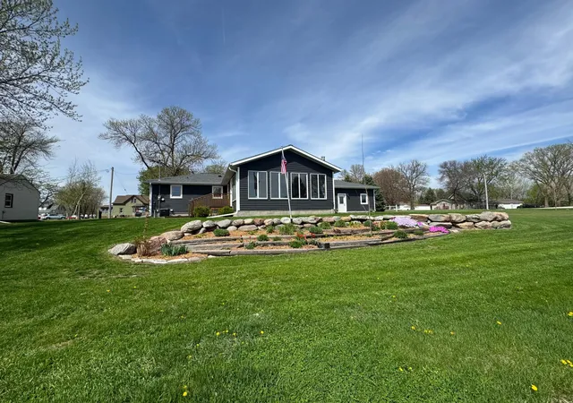 Photo 1 of Single family home for sale at 344 Oak St N, Vesta, MN 56292 | MLS# 7067681 | Listing updated on 2026-08-03