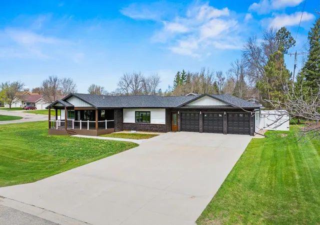 1st image of 711 8th St W, Clear Lake, SD 57226 | MLS# 7067765