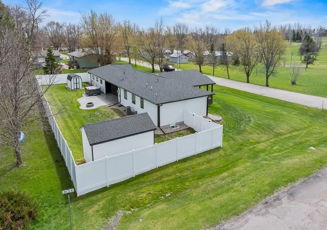 4th image of 711 8Th St W, Clear Lake, SD 57226 | MLS# 7067765