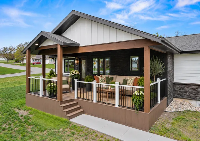 Photo 3 of Single family home for sale at 711 8th Street W, Clear Lake, SD 57226 | MLS# 7067765 | Listing updated on 2026-10-29