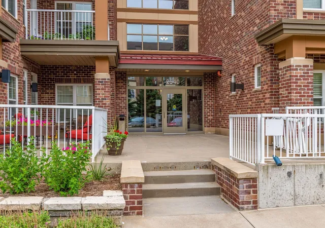 2nd image of 2540 38th Ave Ne #417, Minneapolis, MN 55421 | MLS# 7067849