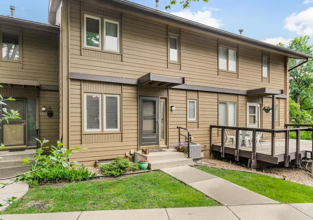 Homes for sale in New Brighton, MN | 1217 Brighton Sq, New Brighton, MN 55112 | MLS# 7067899