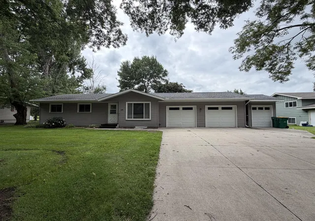 2nd image of 608 S Donnelly Ave, Litchfield, MN 55355 | MLS# 7067918