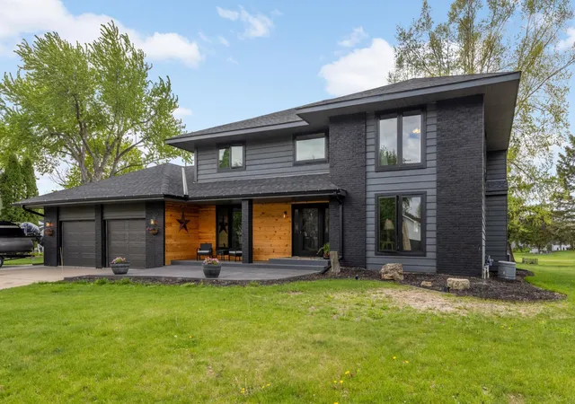 Photo 2 of Single family home for sale at 1840 Brittany Rd, Hastings, MN 55033 | MLS# 7067924 | Listing updated on 2026-09-20