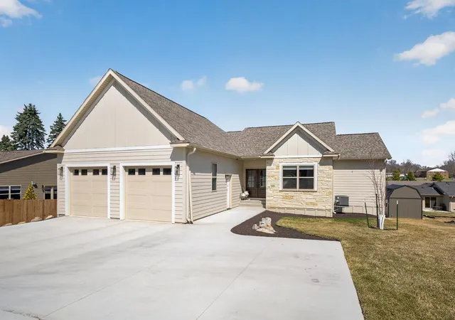 Homes for sale in Pine Island, MN | 428 8th St Sw, Pine Island, MN 55963 | MLS# 7067927