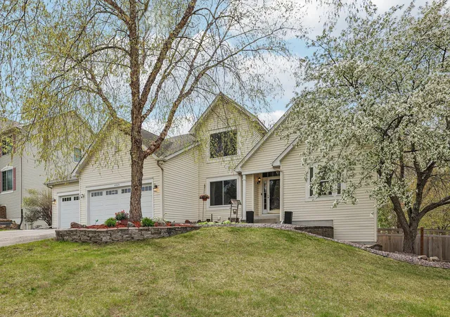 3rd image of 4909 Rusten Rd, Saint Paul, MN 55122 | MLS# 7068037