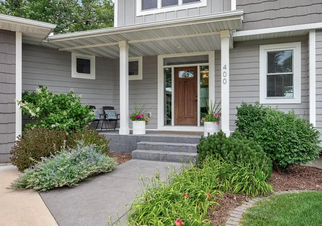 Photo 3 of Sale Pending at 400 E Horseshoe Dr, Saint Paul, MN 55126 | MLS# 7068153 | Listing updated on 2026-08-03