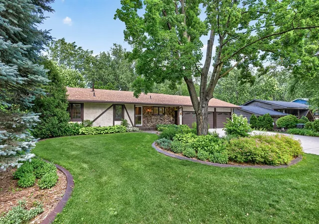 Homes for sale in New Brighton, MN | 1120 Rockstone Ln, New Brighton, MN 55112 | MLS# 7068292