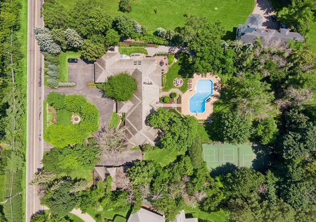 Photo 101 of Mansion for sale at 326 Ferndale Rd W, Wayzata, MN 55391 | MLS# 7068317 | Listing updated on 2026-09-02