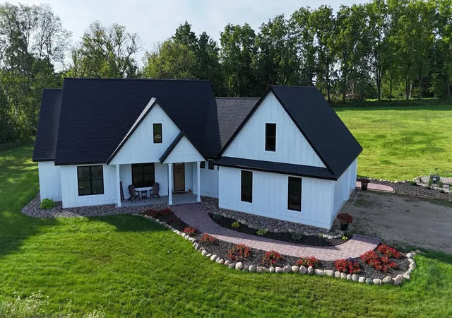 1st image of 9016 County Road 3 Nw, Oronoco, MN 55960 | MLS# 7068337