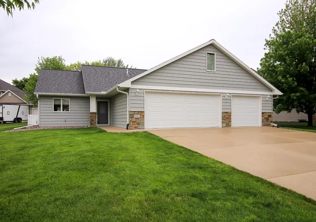 Photo 2 of Single family home for sale at 1367 Heritage Ave Nw, Hutchinson, MN 55350 | MLS# 7068425 | Listing updated on 2026-09-19