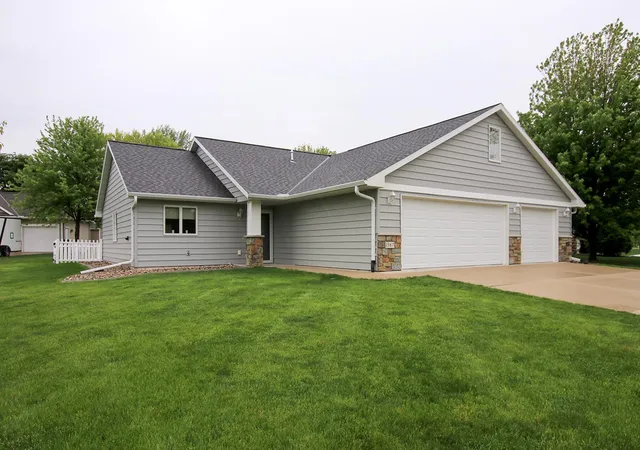 Photo 3 of Single family home for sale at 1367 Heritage Ave Nw, Hutchinson, MN 55350 | MLS# 7068425 | Listing updated on 2026-09-19