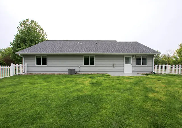 Photo 3 of Single family home for sale at 1367 Heritage Ave NW, Hutchinson, MN 55350 | MLS# 7068425 | Listing updated on 2026-09-19