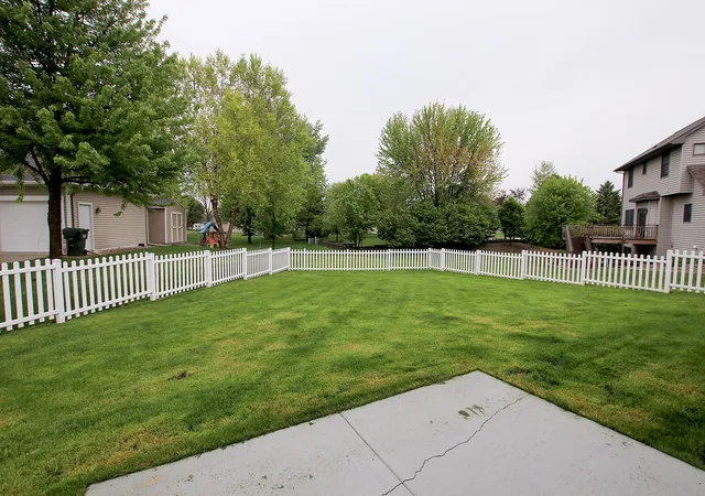 Photo 4 of Single family home for sale at 1367 Heritage Ave NW, Hutchinson, MN 55350 | MLS# 7068425 | Listing updated on 2026-09-19