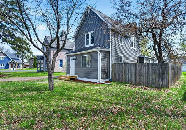 3rd image of 816 N Summit St, Spooner, WI 54801 | MLS# 7068495