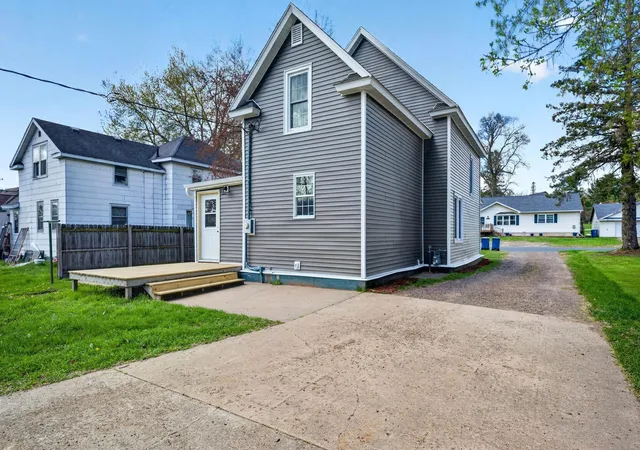 4th image of 816 N Summit St, Spooner, WI 54801 | MLS# 7068495
