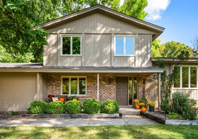 Photo 1 of Single family home for sale at 6015 Stoneybrook Dr, Minnetonka, MN 55345 | MLS# 7068646 | Listing updated on 2026-09-25