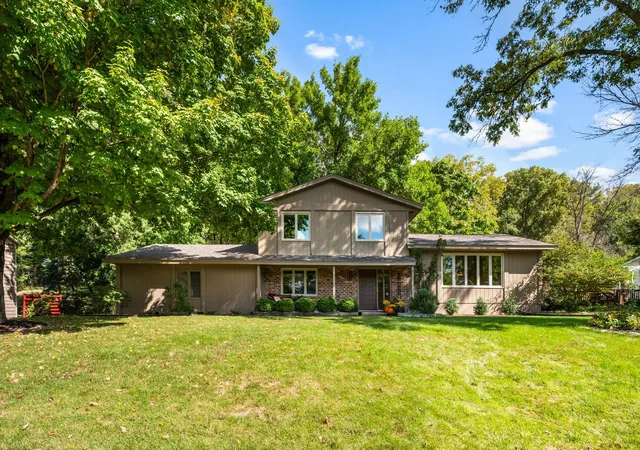Photo 2 of Single family home for sale at 6015 Stoneybrook Dr, Minnetonka, MN 55345 | MLS# 7068646 | Listing updated on 2026-09-25