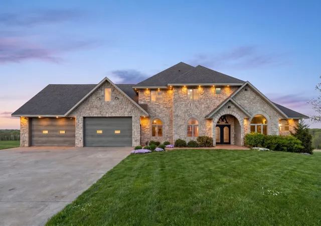 1st image of 20951 Prairie Hills Ln, Prior Lake, MN 55372 | MLS# 7068702