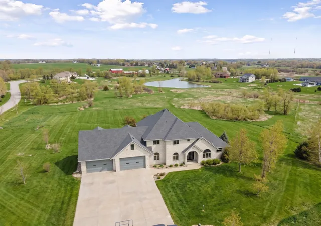 Photo 3 of Single family home for sale at 20951 Prairie Hills Ln, Prior Lake, MN 55372 | MLS# 7068702 | Listing updated on 2026-08-07